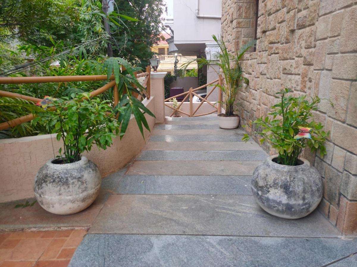 Nomads Nest Albergue Hyderabad Exterior foto