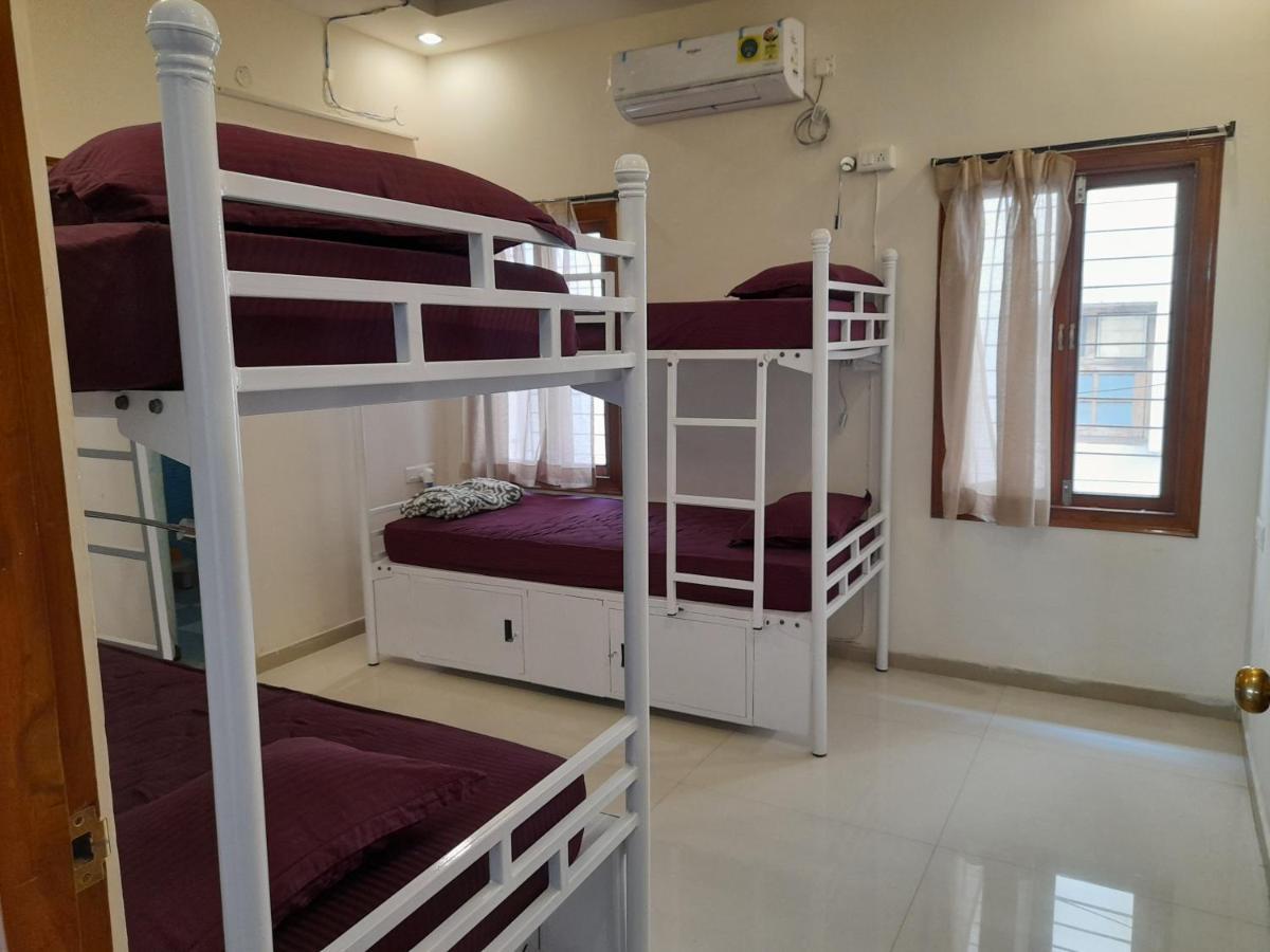 Nomads Nest Albergue Hyderabad Habitación foto